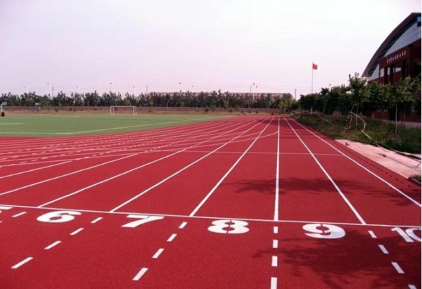 塑膠跑道主要分為哪幾類功能特點(diǎn)是怎樣的？