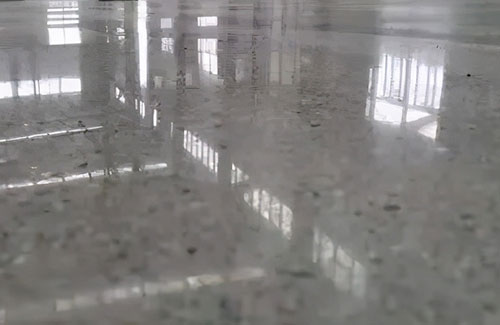 超平地坪系統(tǒng)的優(yōu)點與施工工藝流程是什么？